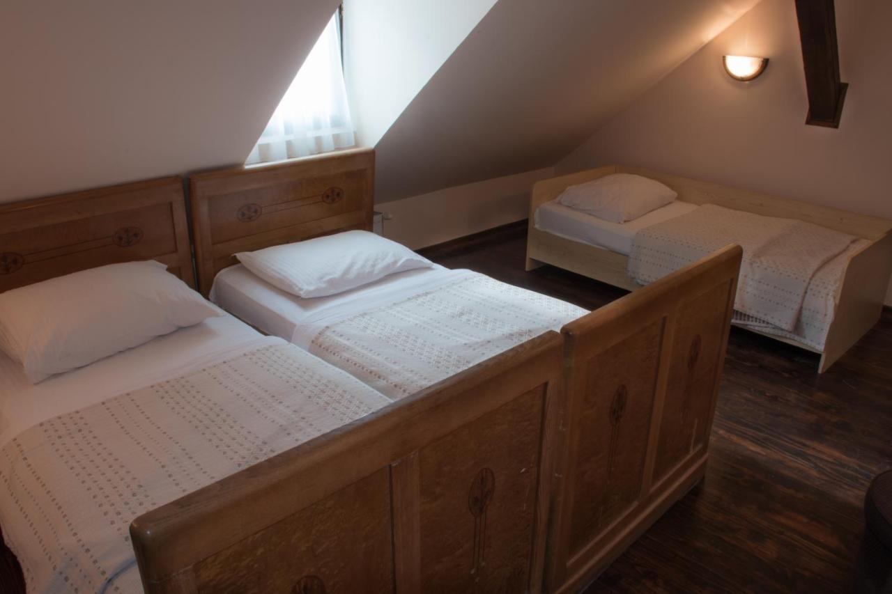 Salas 137 Hotell Cenej Exteriör bild